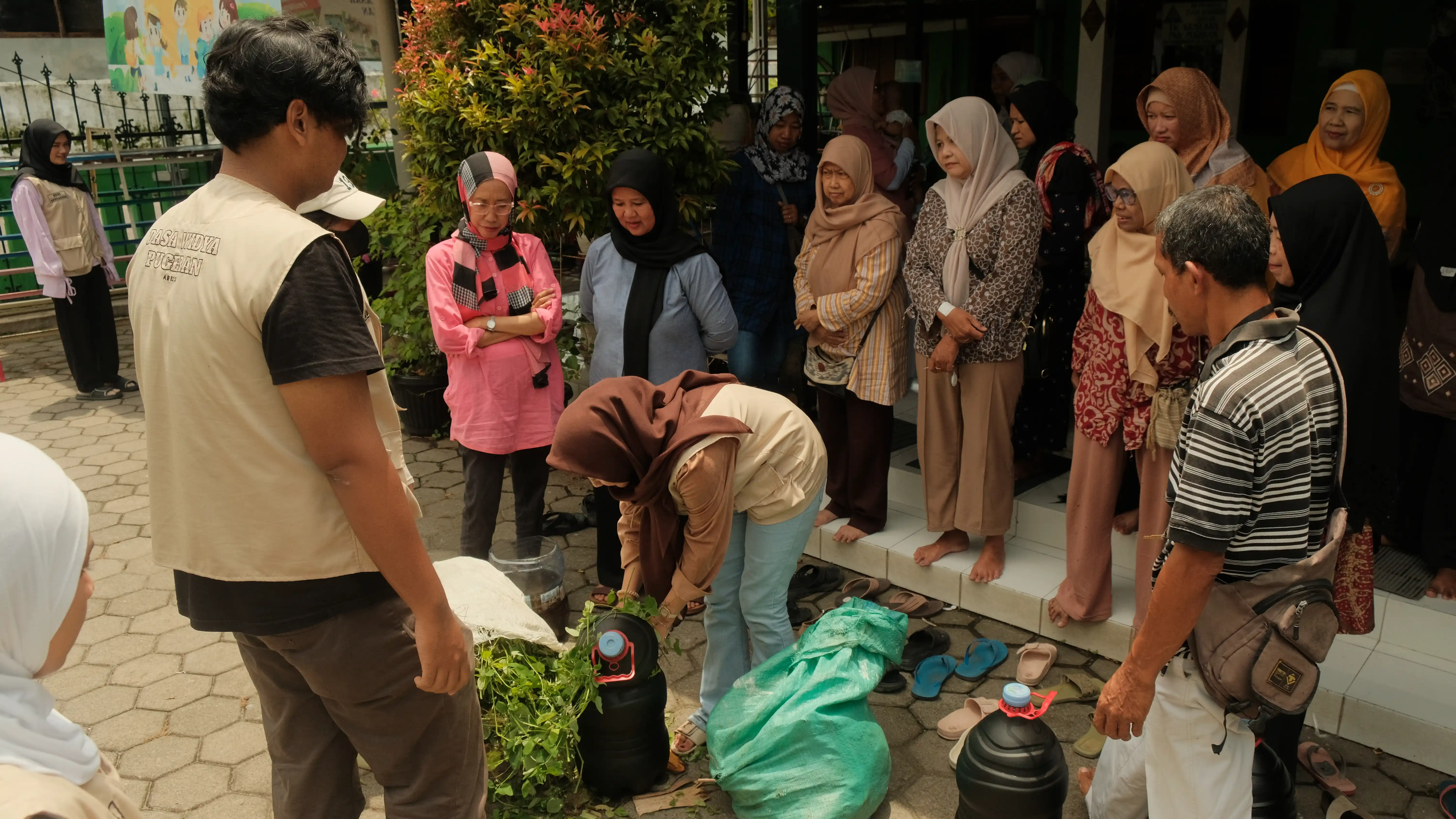 Edukasi Pembuatan Kompos